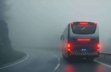 Faros posterior para buses en carreteras de neblina: la importancia de la señalización clara