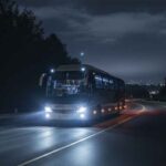 Tecnología LED para máxima visibilidad en rutas nocturnas: faros delanteros para buses.