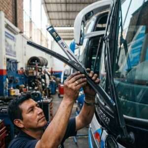 Mantenimiento del sistema limpiaparabrisas en buses: cuándo cambiarlo