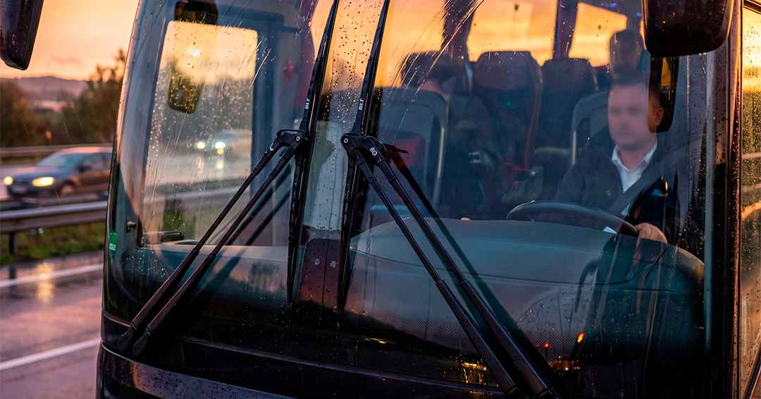 Mantenimiento del sistema limpiaparabrisas en buses: cuándo cambiarlo